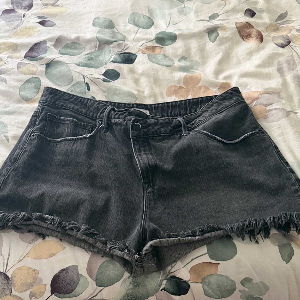 Good American Black Frayed Hem Denim Shorts